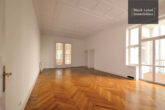 Splendid old building apartment with 4 balconies/loggias and elevator in Ku'damm top location - Living area