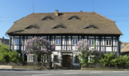 Pension, café or letting in a historic half-timbered house - Street view