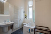 Charming old building in Wilmersdorf: dream home in a central location - Bathroom